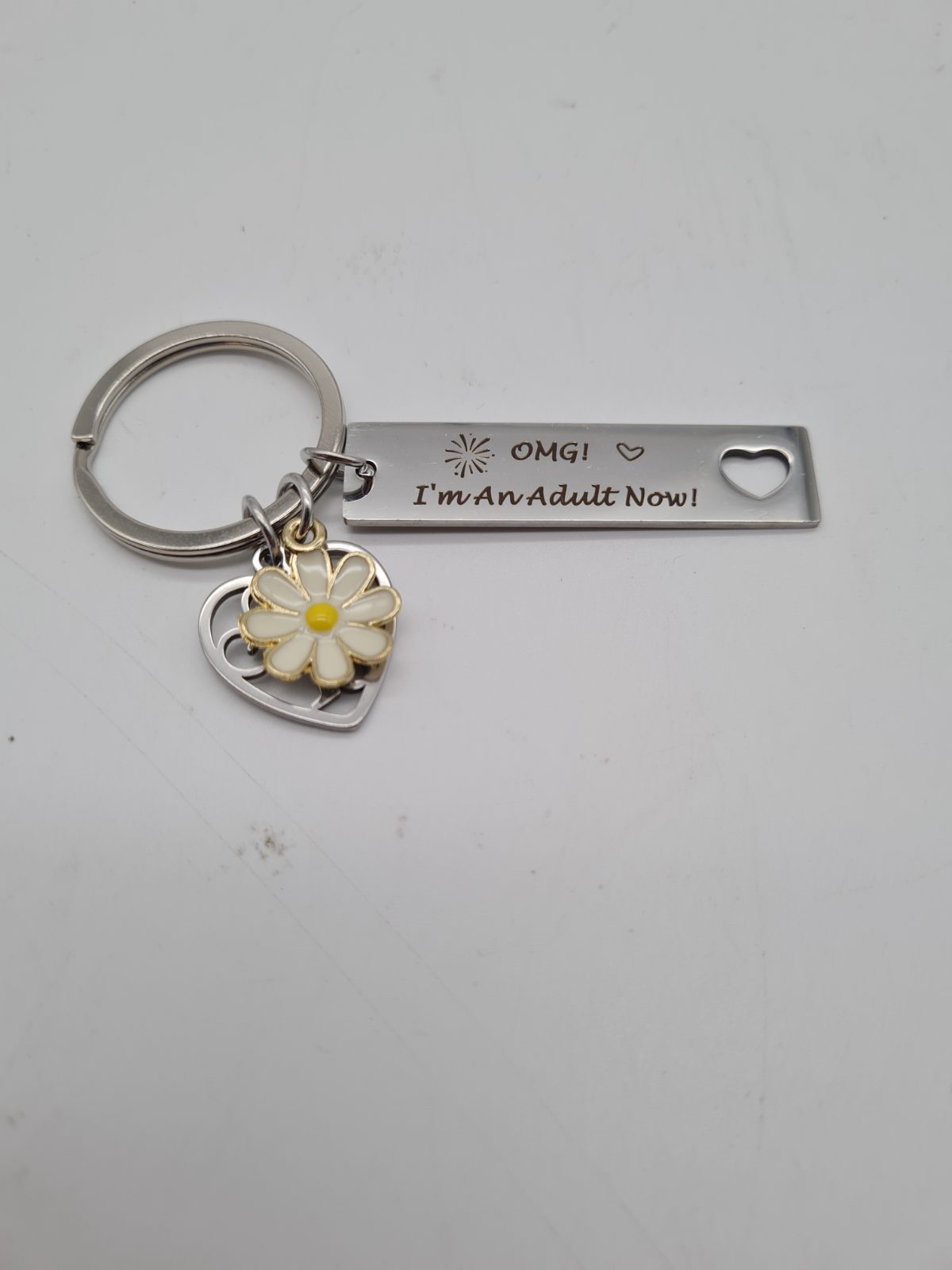 18th Birthday Keyring with Daisy and Heart Charms — photograph 2