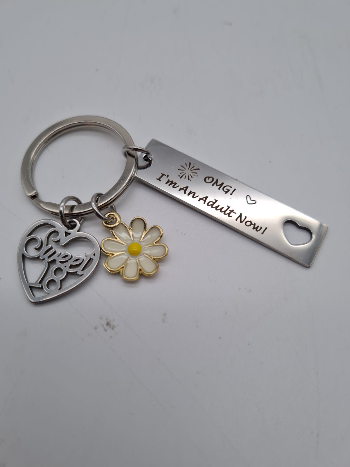18th Birthday Keyring with Daisy and Heart Charms — photograph 1