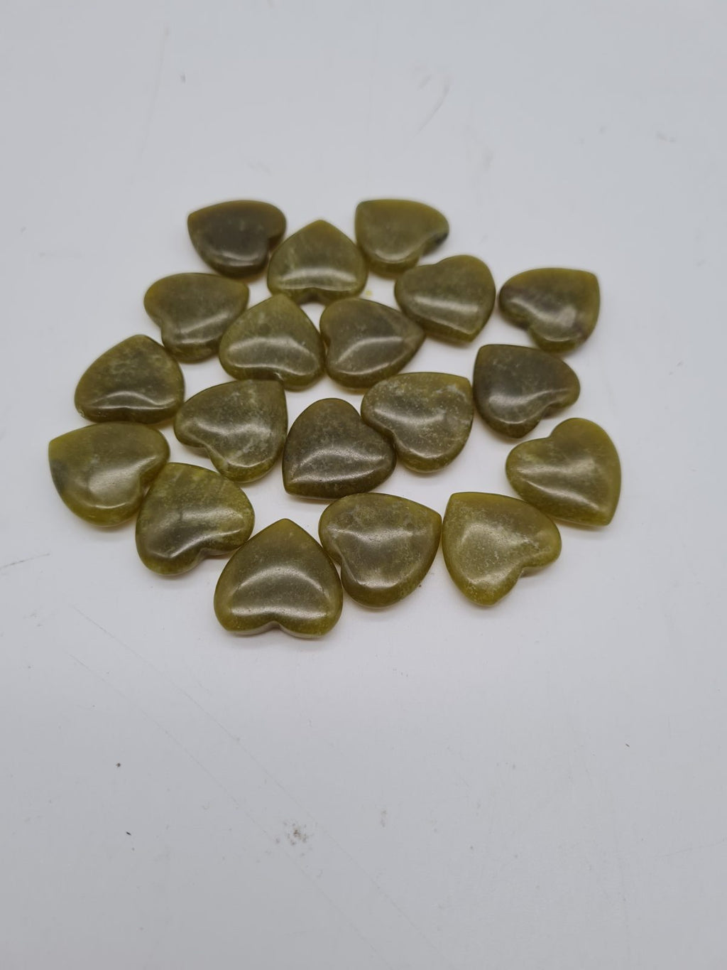 Set of  green 20 Heart-Shaped Polished Craft Stones — photograph 1