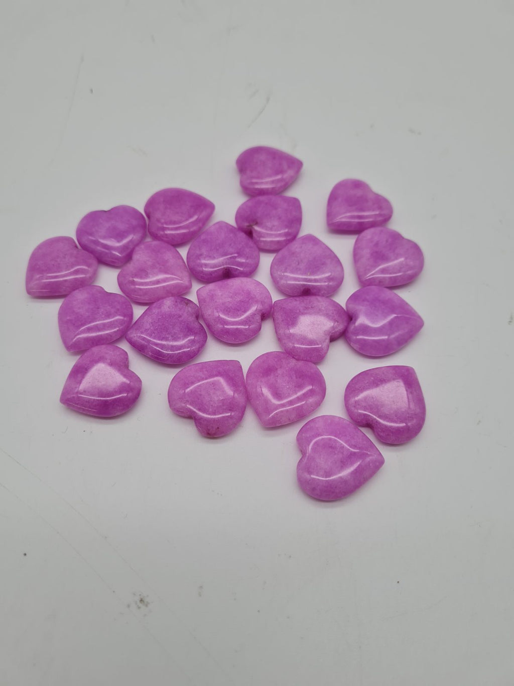20 Purple Heart-Shaped Decorative Stones — photograph 1