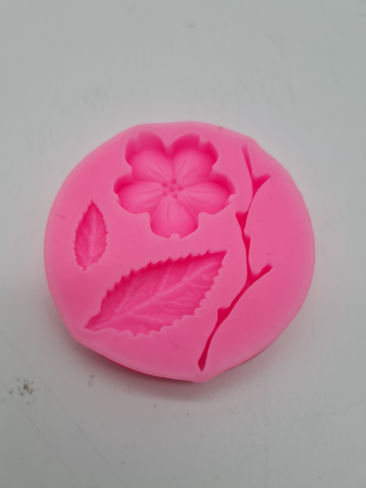 Peach Blossom and Leaf Silicone Mould — photograph 1