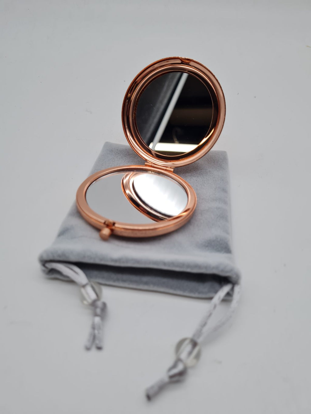 Grandma compact mirror — photograph 2
