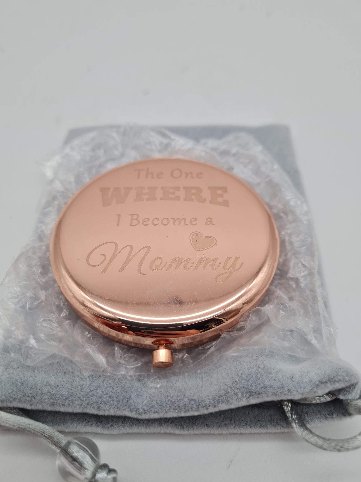 Engraved “Mommy” Compact Mirror — photograph 1