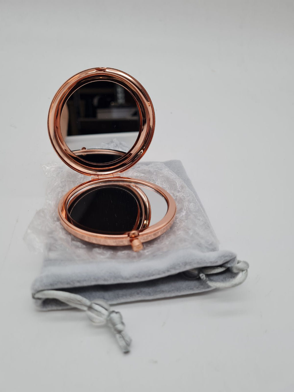 Engraved “Mommy” Compact Mirror — photograph 2