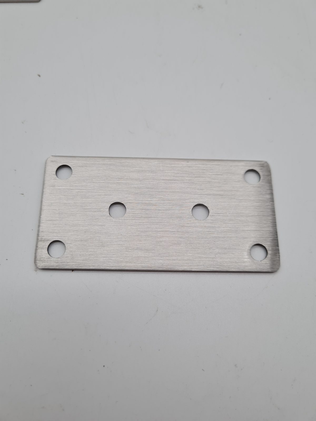 10-Piece Flat Straight Metal Joining Plate Set 80mm x 40mm — photograph 2