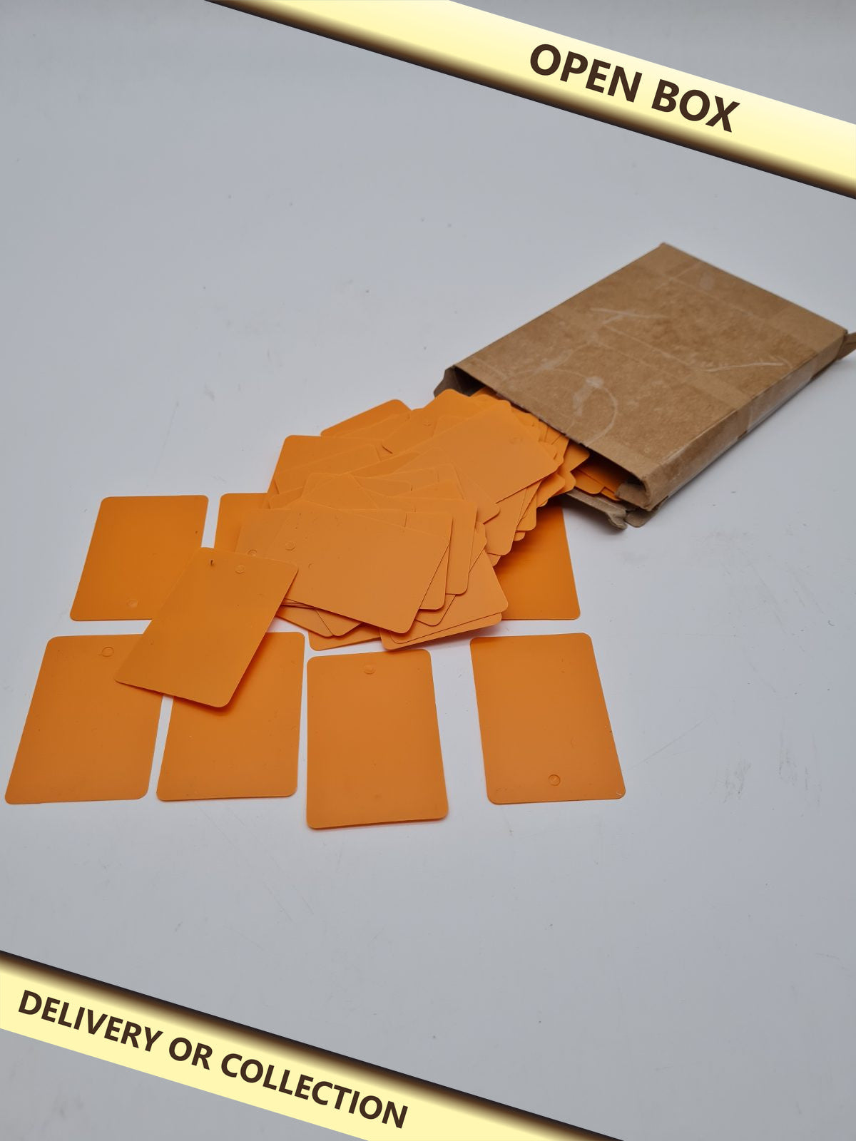 Plain rectangular plastic tags — photograph 1 — Open box; auction delivery information shown on image