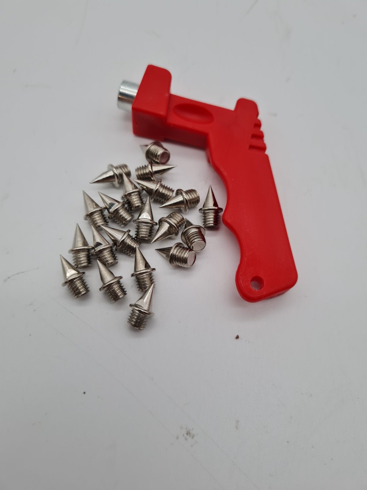 20-Piece Running Shoe Track Spike Set with Fitting Wrench — photograph 2