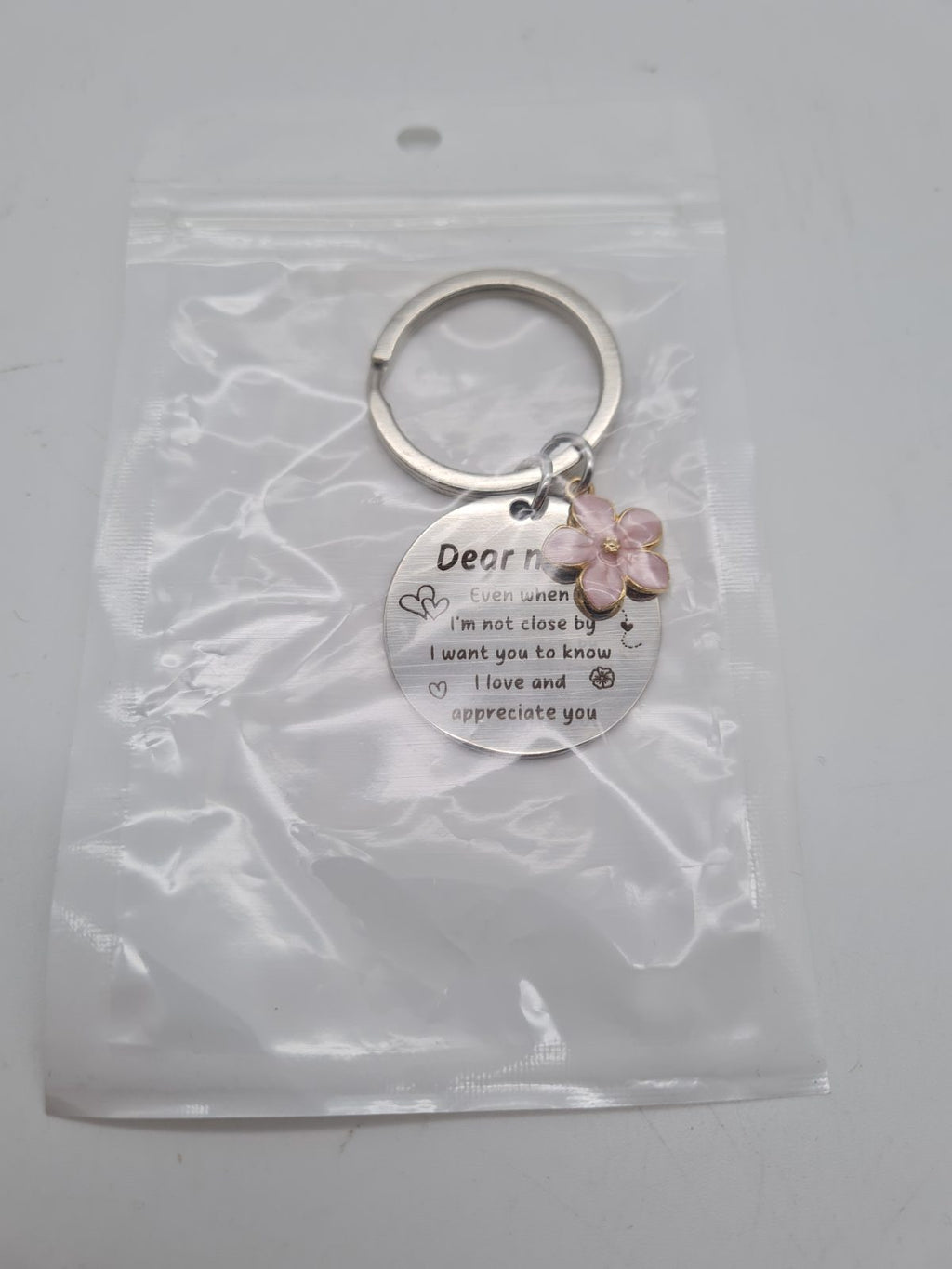 Dear Mum Message Keyring with Flower Charm — photograph 2