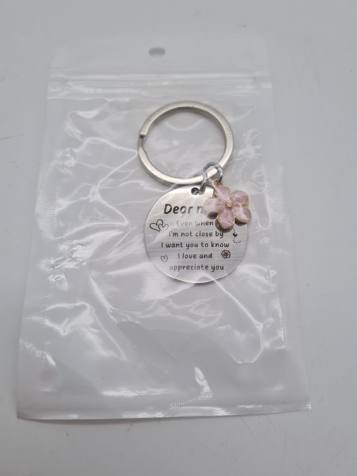 Dear Mum Message Keyring with Flower Charm — photograph 2