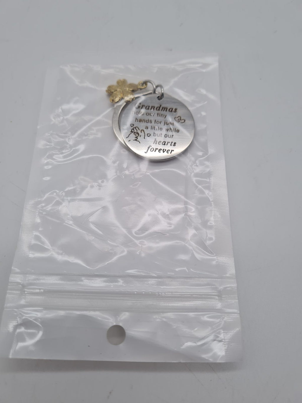 Grandma Sentiment Keyring with Flower Charm — photograph 2