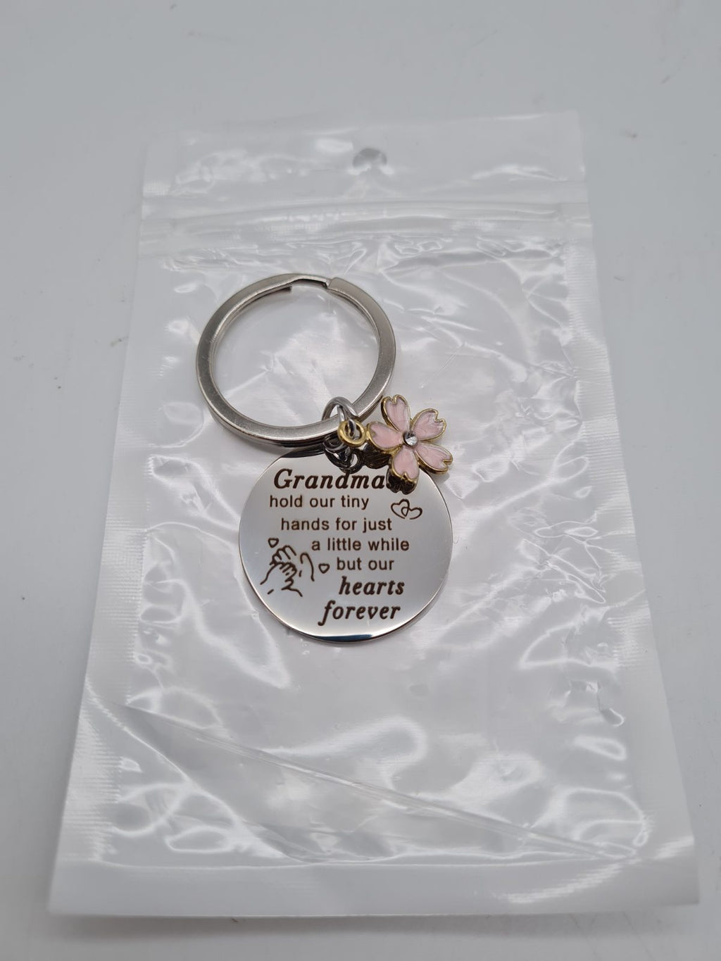 Grandma Sentiment Keyring with Flower Charm — photograph 1