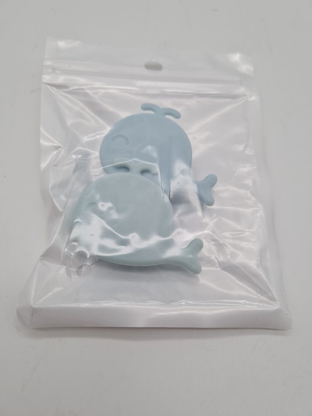2pcs whale shaped overflow hole plugs — photograph 3