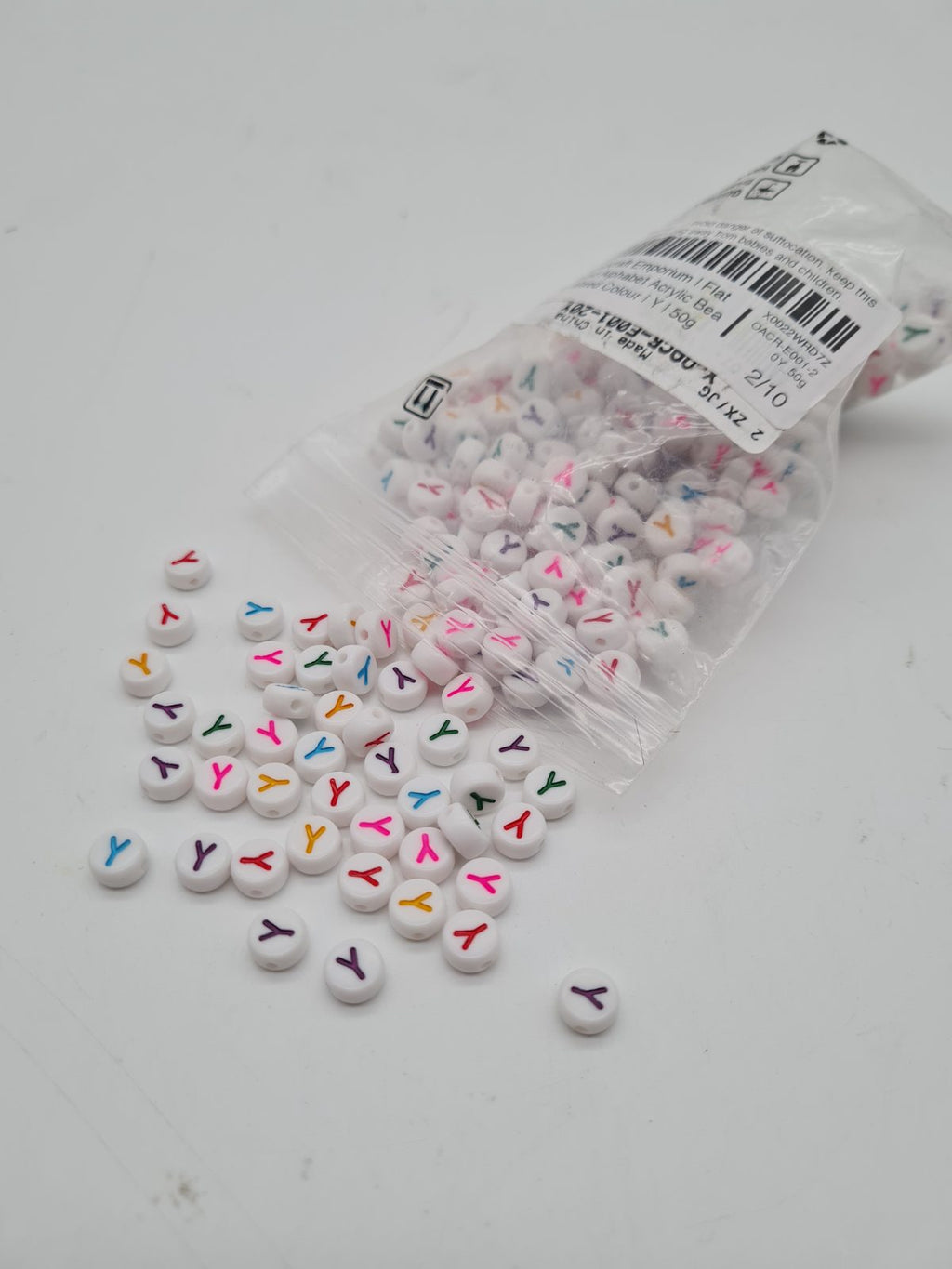 Y Letter Acrylic Craft Beads — photograph 2