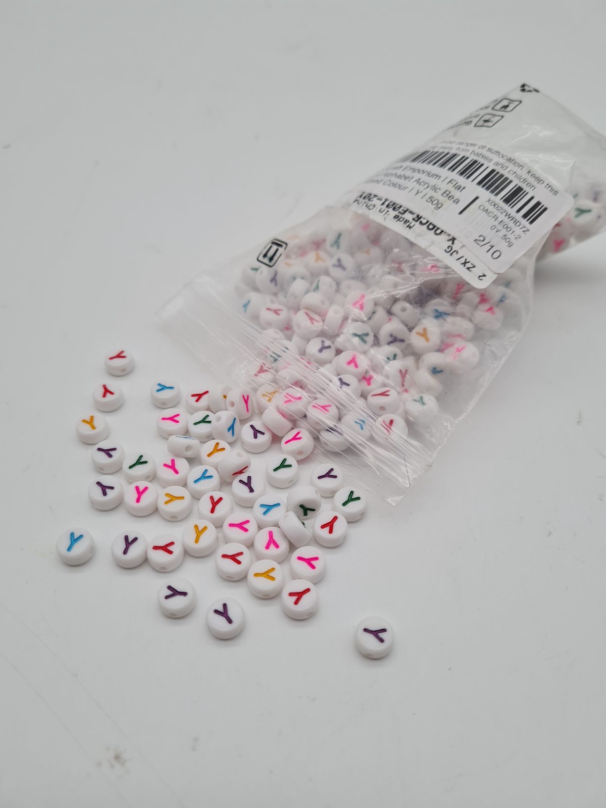 Y Letter Acrylic Craft Beads — photograph 2