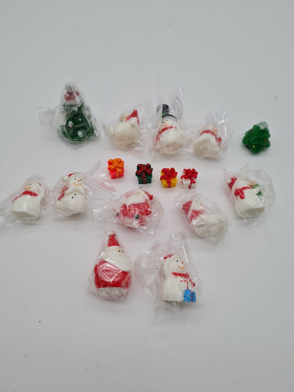 Set of 16 Miniature Christmas Figurine Decorations — photograph 1
