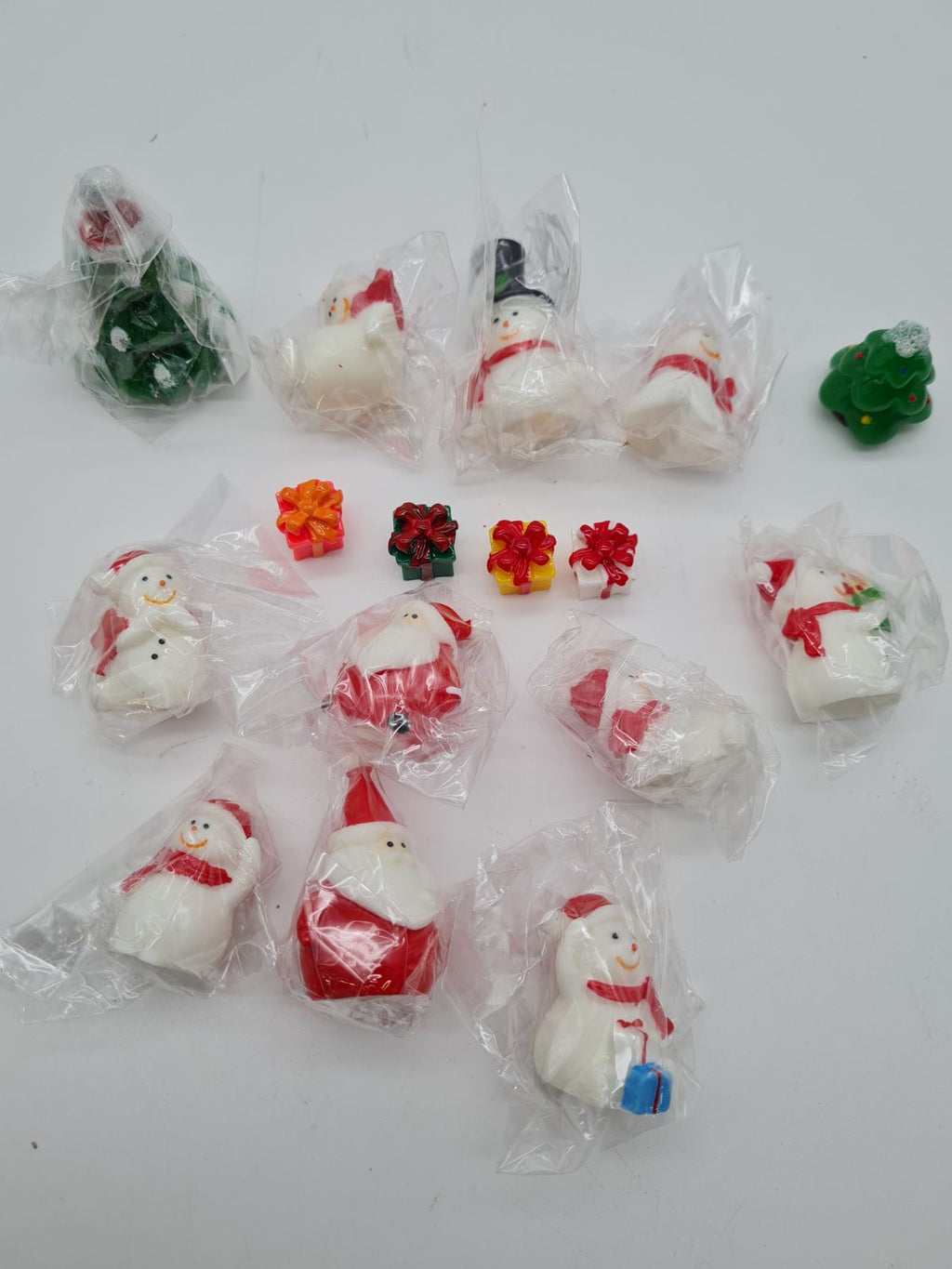 Set of 16 Miniature Christmas Figurine Decorations — photograph 2