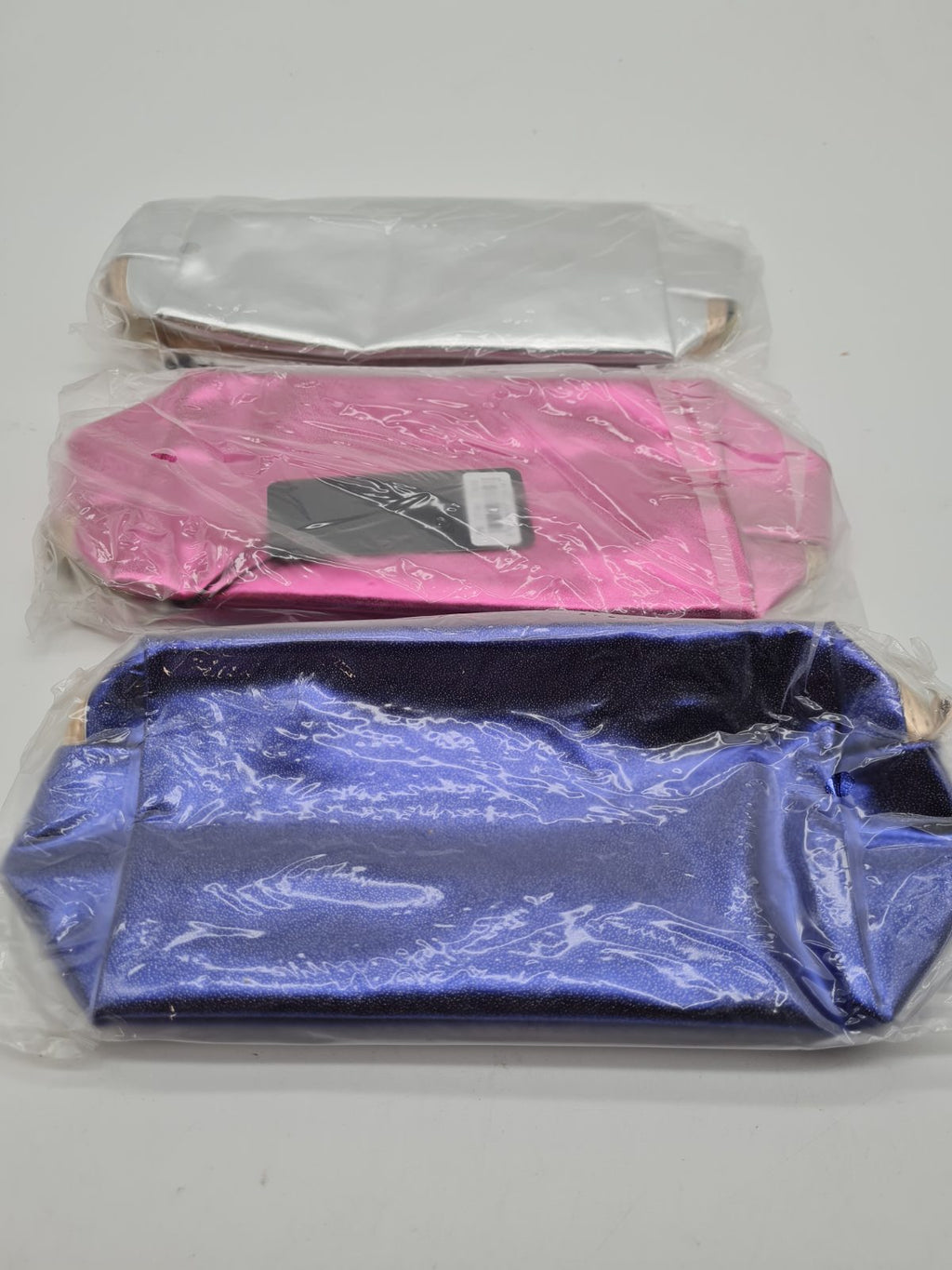 3 pack of metallic-effect makeup bags — photograph 1