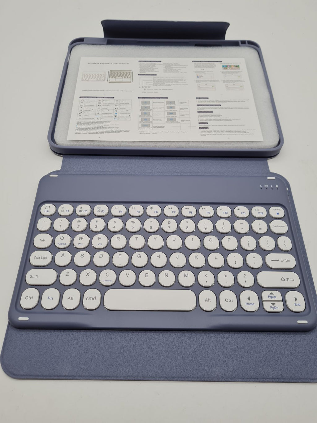 Wireless Tablet Keyboard Case — photograph 1