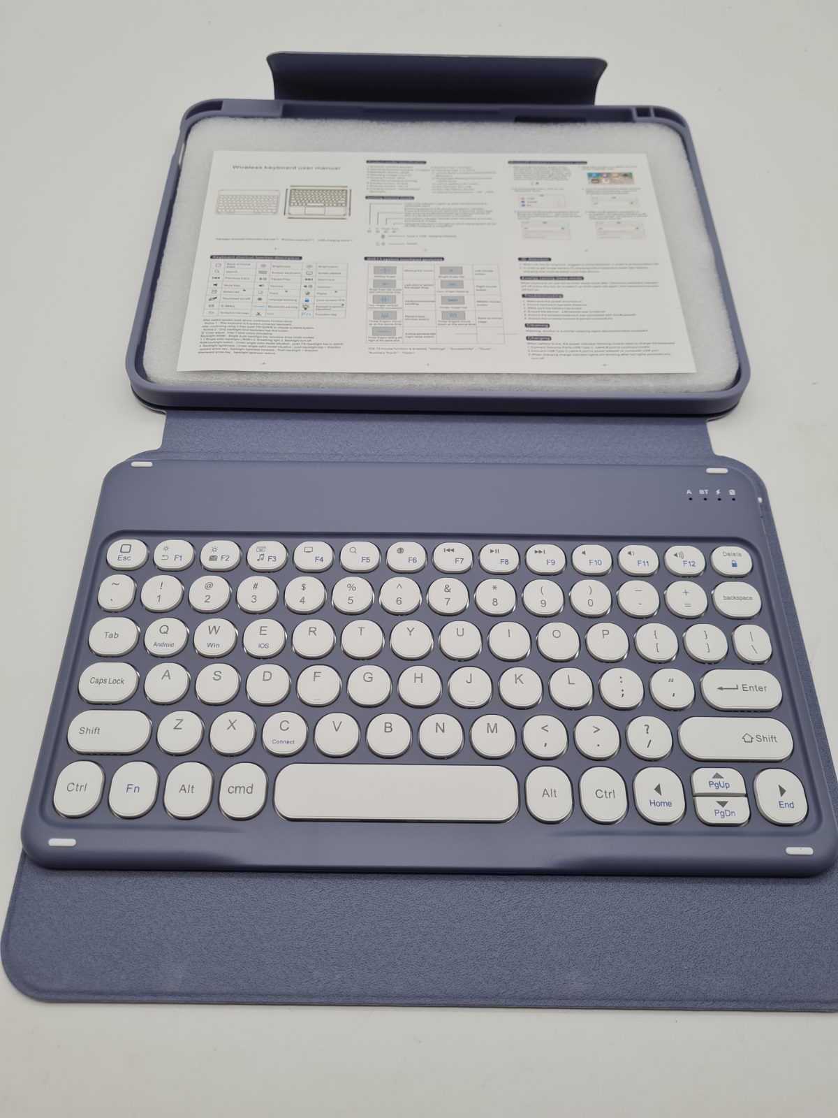 Wireless Tablet Keyboard Case — photograph 1