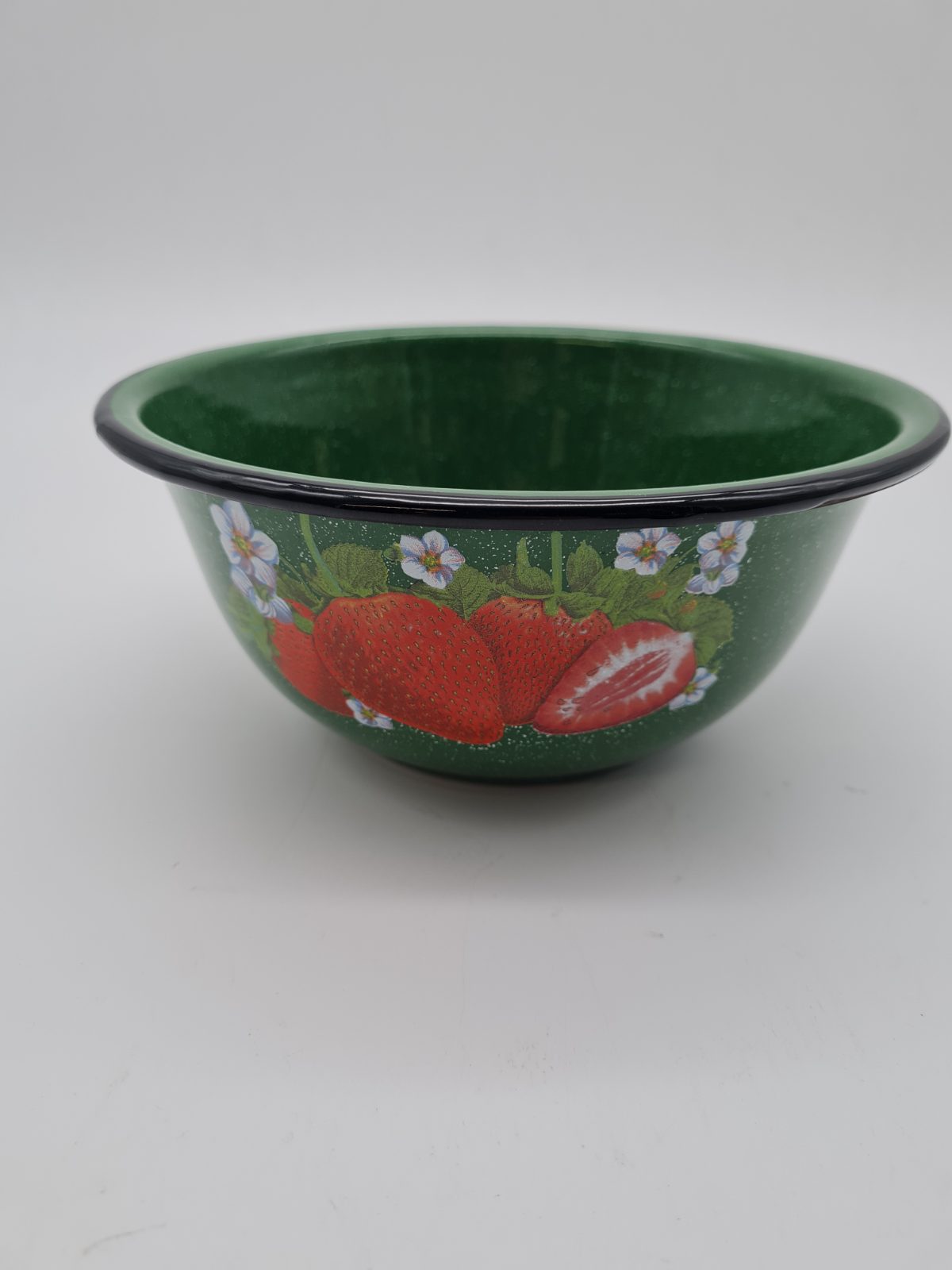 Enamel ramen bowl with strawberry design — photograph 1
