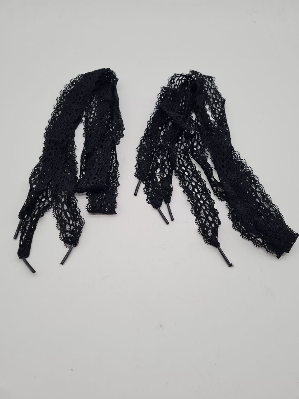 Decorative floral lace shoelaces — photograph 1