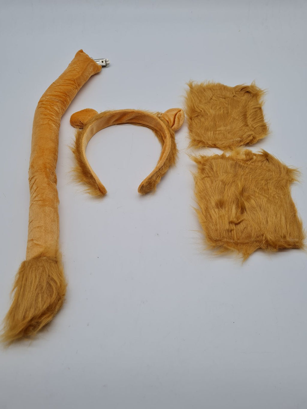 Lion costume accessory set — photograph 1