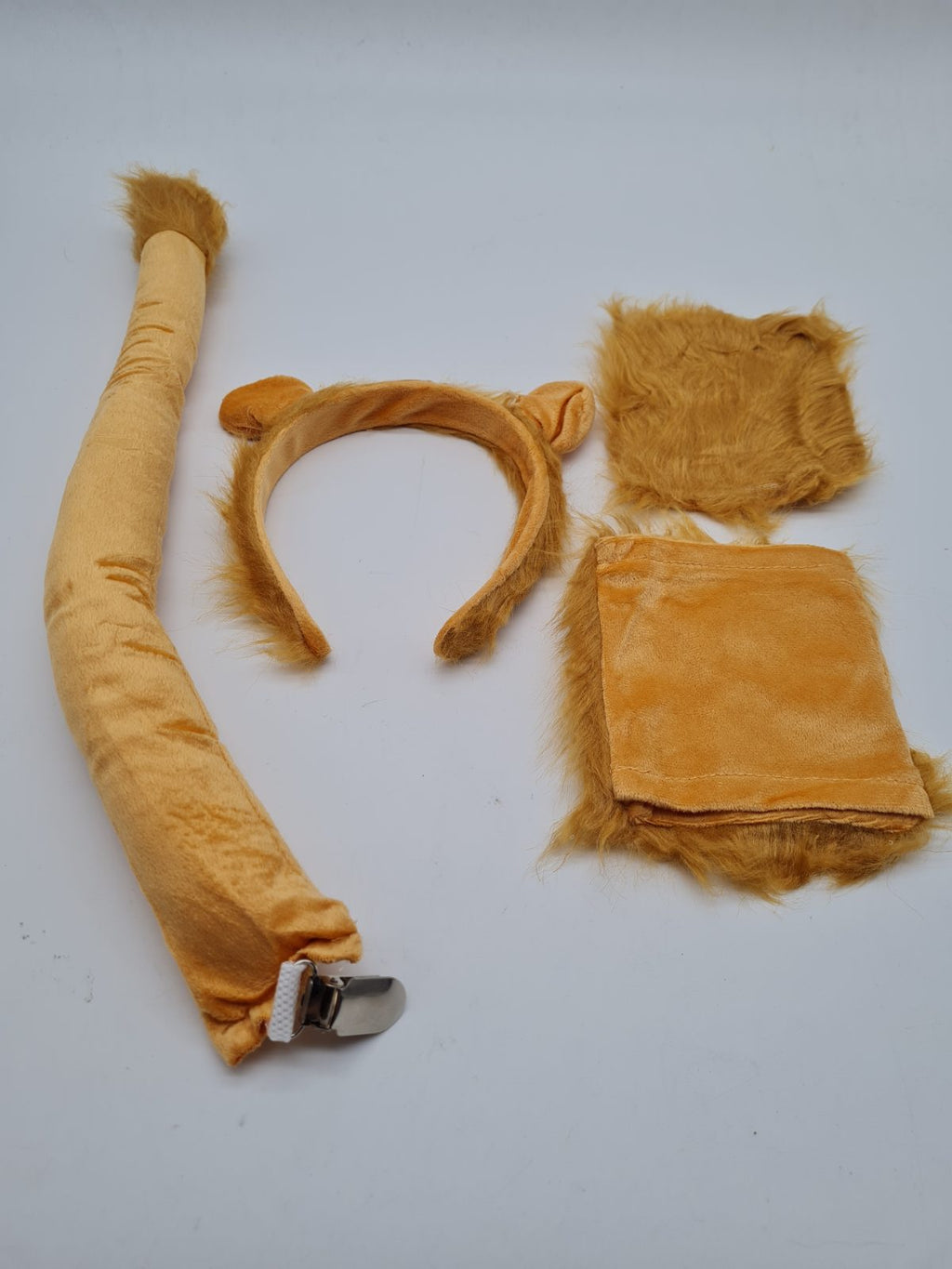 Lion costume accessory set — photograph 2