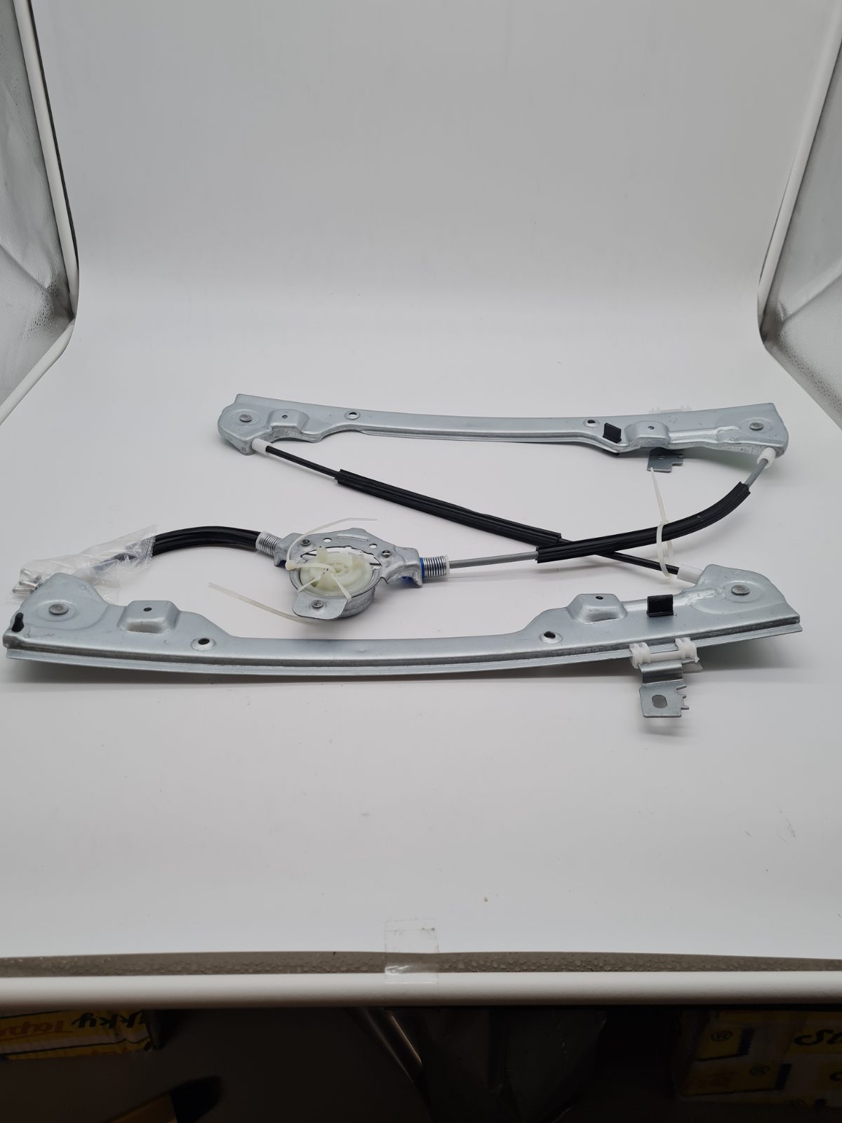 Car Window Regulator Mechanism — photograph 1