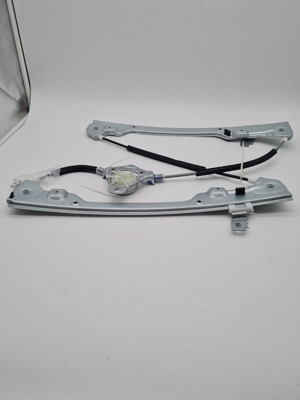 Car Window Regulator Mechanism — photograph 2