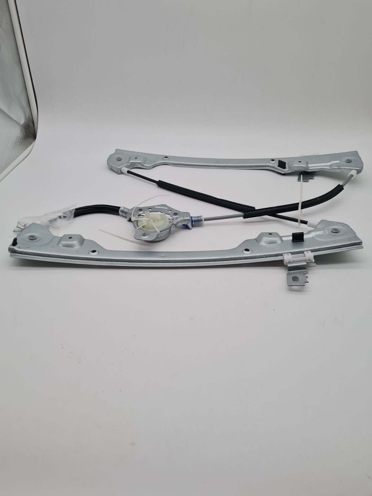 Car Window Regulator Mechanism — photograph 2