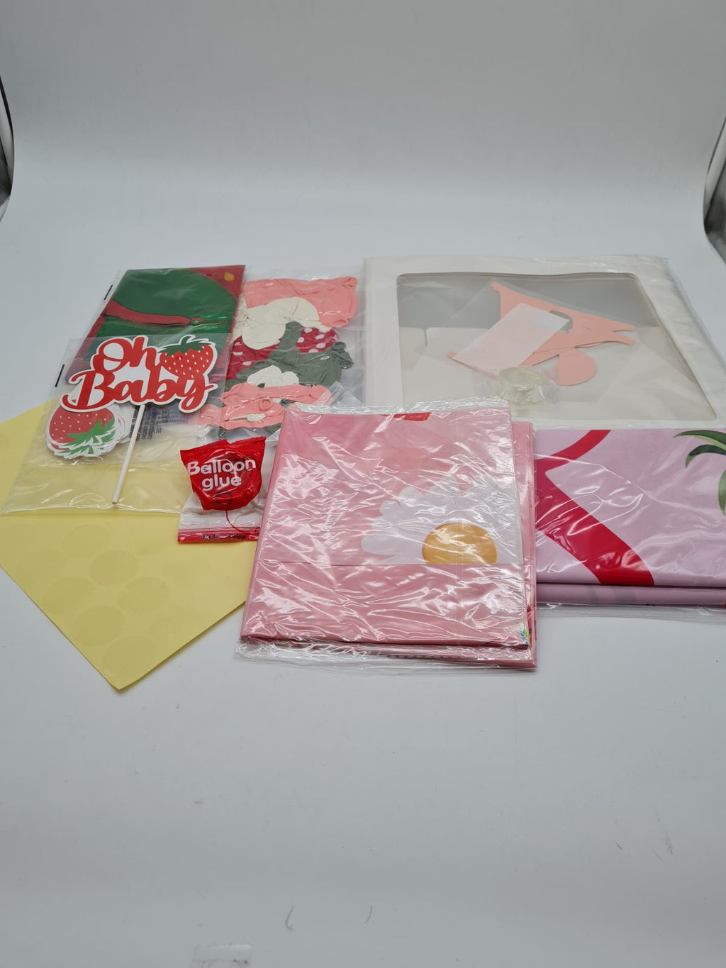 Strawberry-Themed Baby Shower Decoration Set — photograph 3