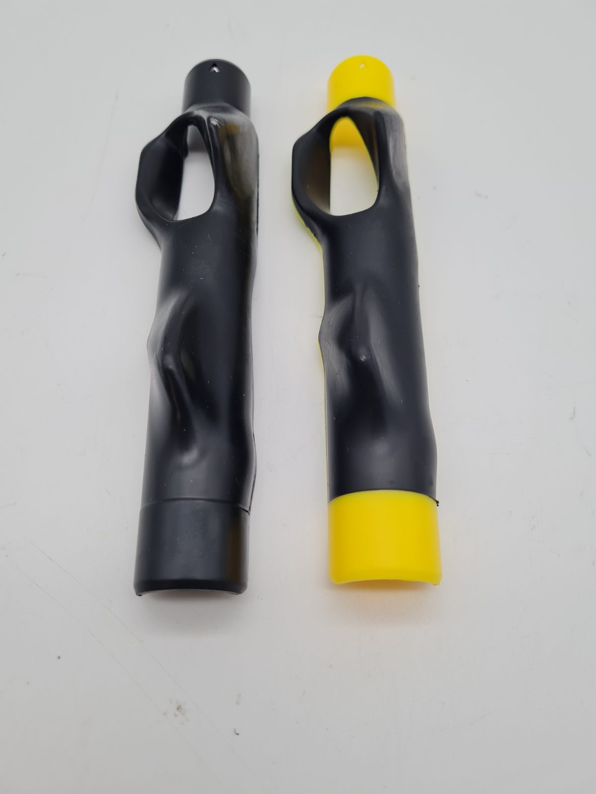 Pair of Right-Handed Golf Grip Trainers YA021 — photograph 1
