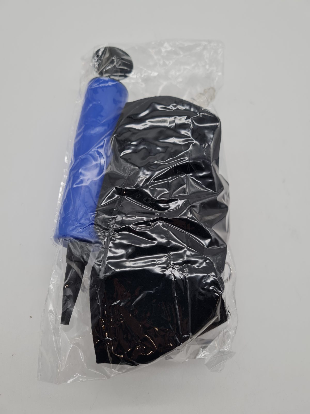 Hand pump and inflatable ball — photograph 2