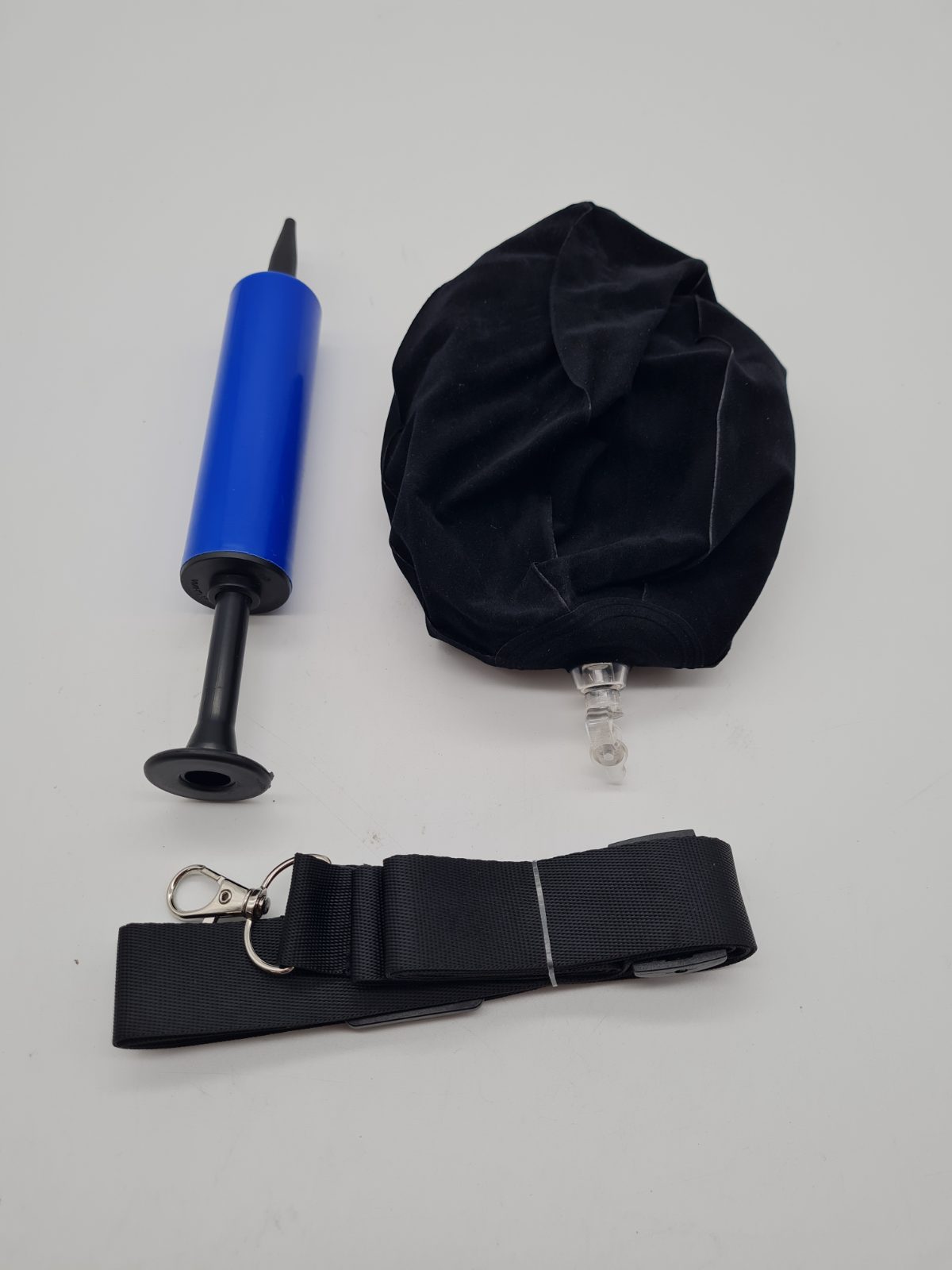 Hand pump and inflatable ball — photograph 1