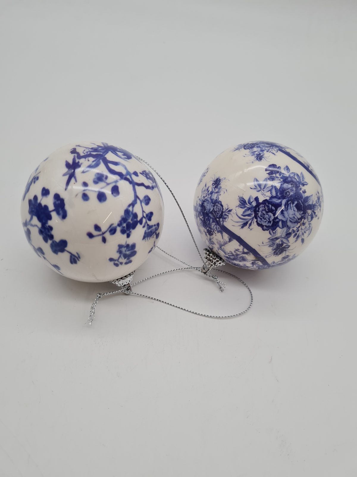 Set of 9 Blue and White Floral Christmas Tree Baubles — photograph 2