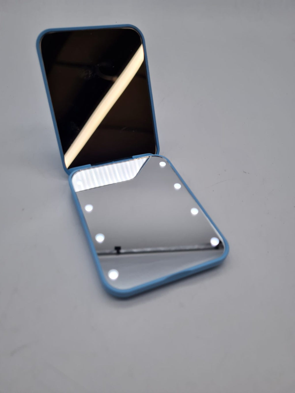 LED blue Lighted Compact Mirror MR-L2307 — photograph 1