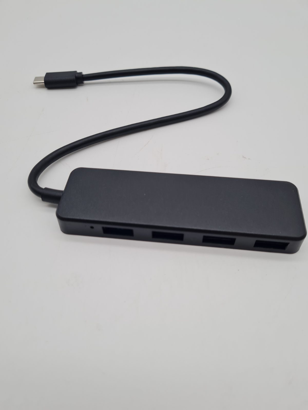 USB-C 3.0 4-Port USB Hub — photograph 2