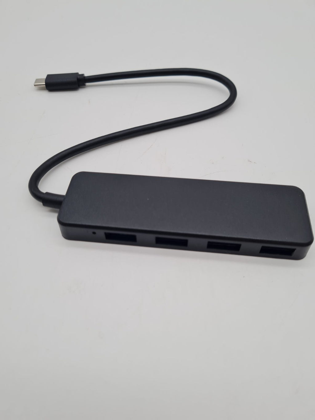 USB-C 3.0 4-Port USB Hub — photograph 2