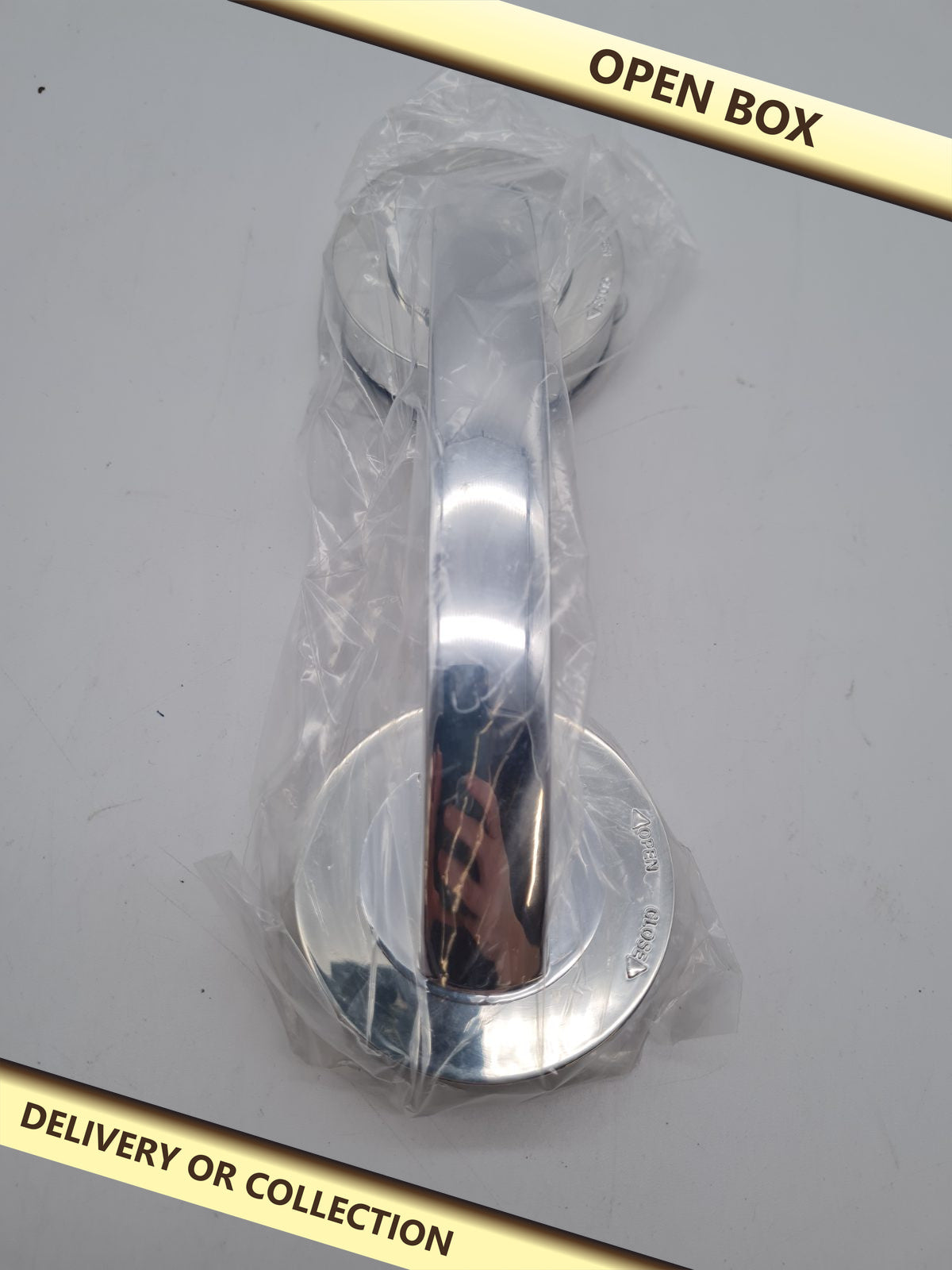 Dual Suction Cup handle — photograph 1 — Open box; auction delivery information shown on image
