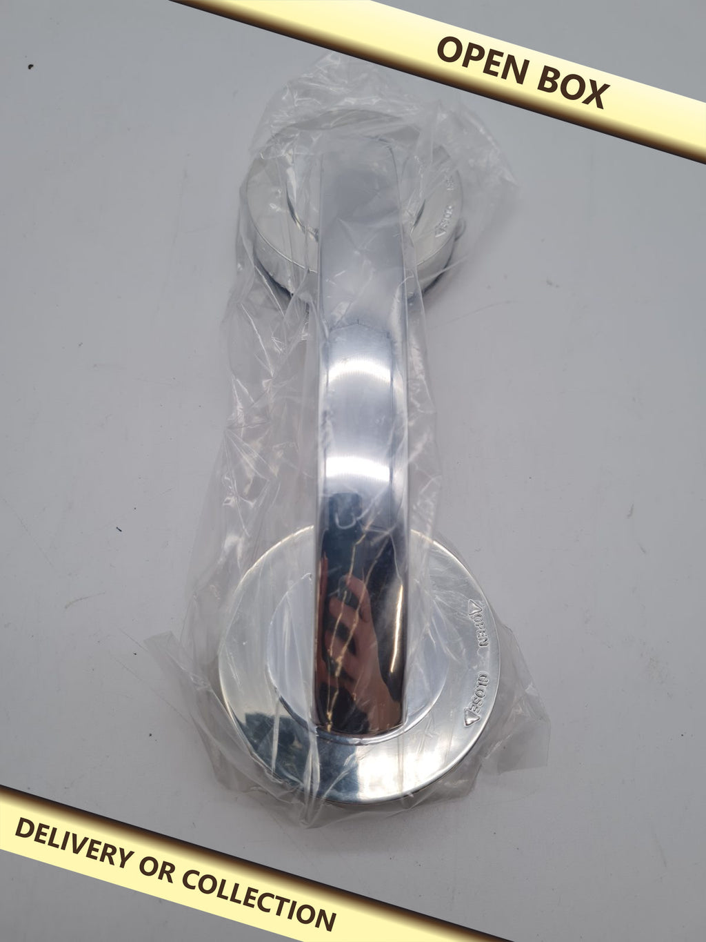 Dual Suction Cup handle — photograph 1 — Open box; auction delivery information shown on image