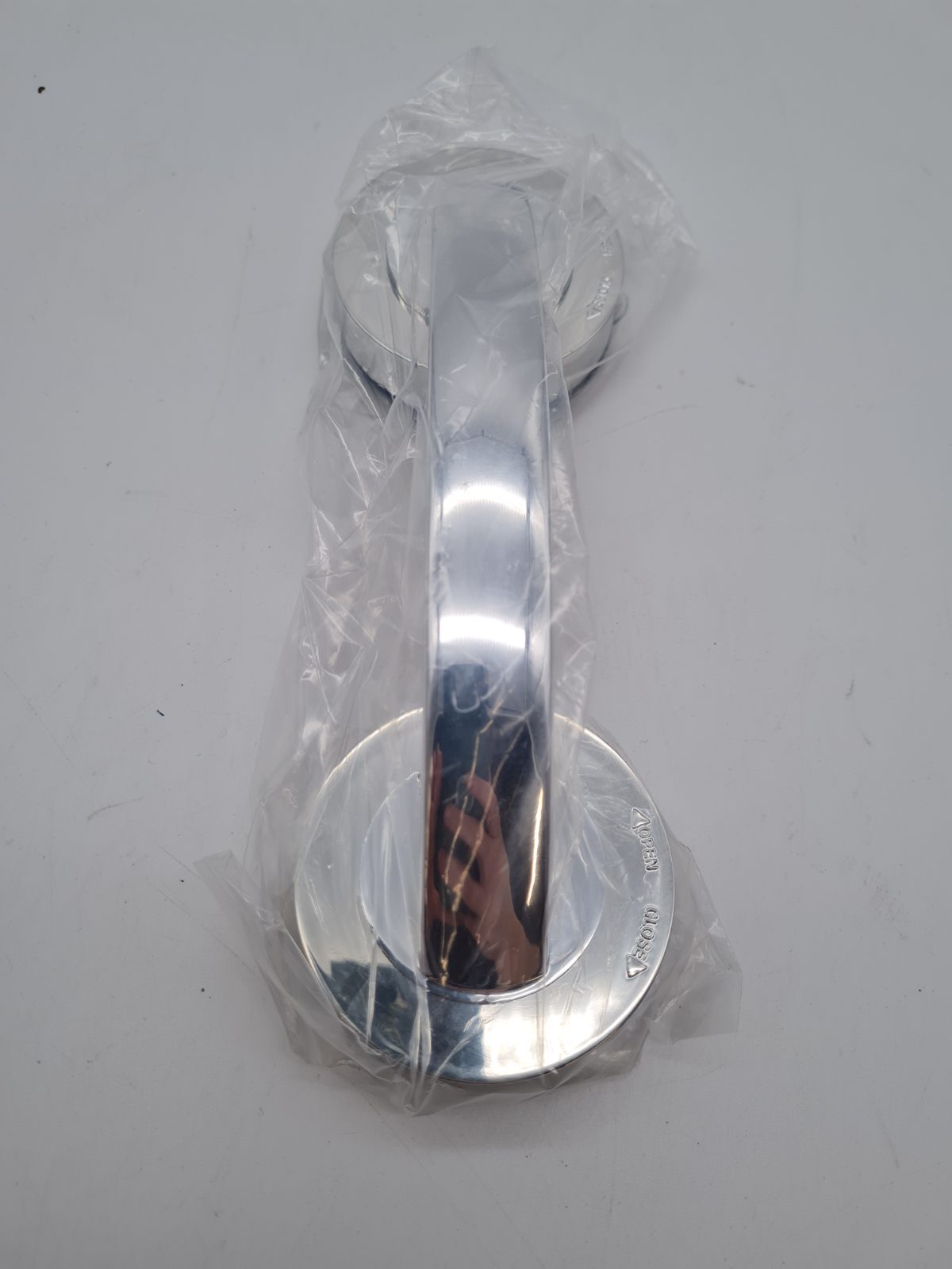 Dual Suction Cup handle — photograph 1