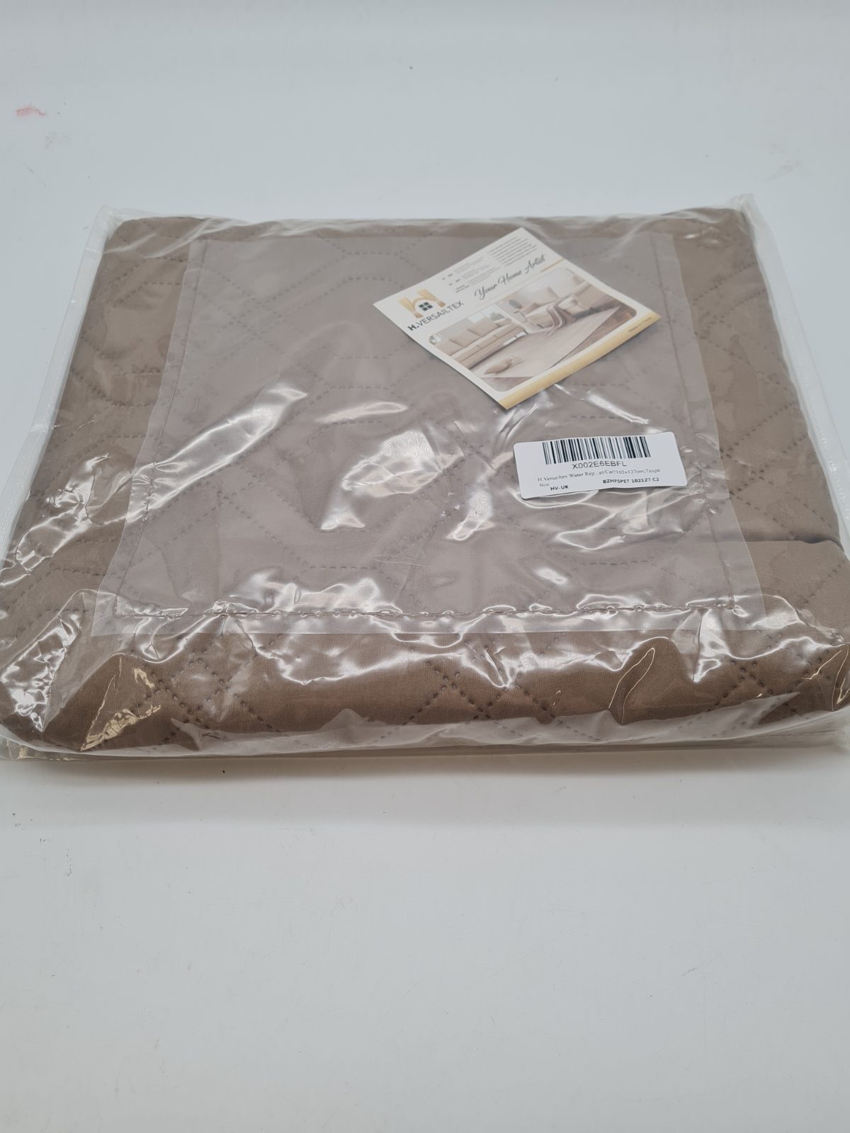 Water-Repellent Quilted Pet Blanket 102 x 127 cm — photograph 1