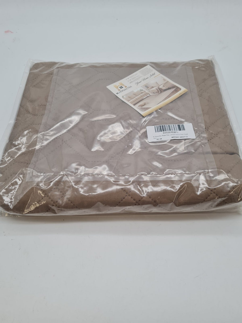 Water-Repellent Quilted Pet Blanket 102 x 127 cm — photograph 1