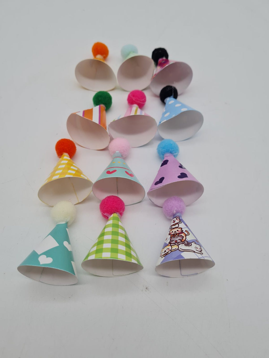 Set of miniature party hat decorations — photograph 2