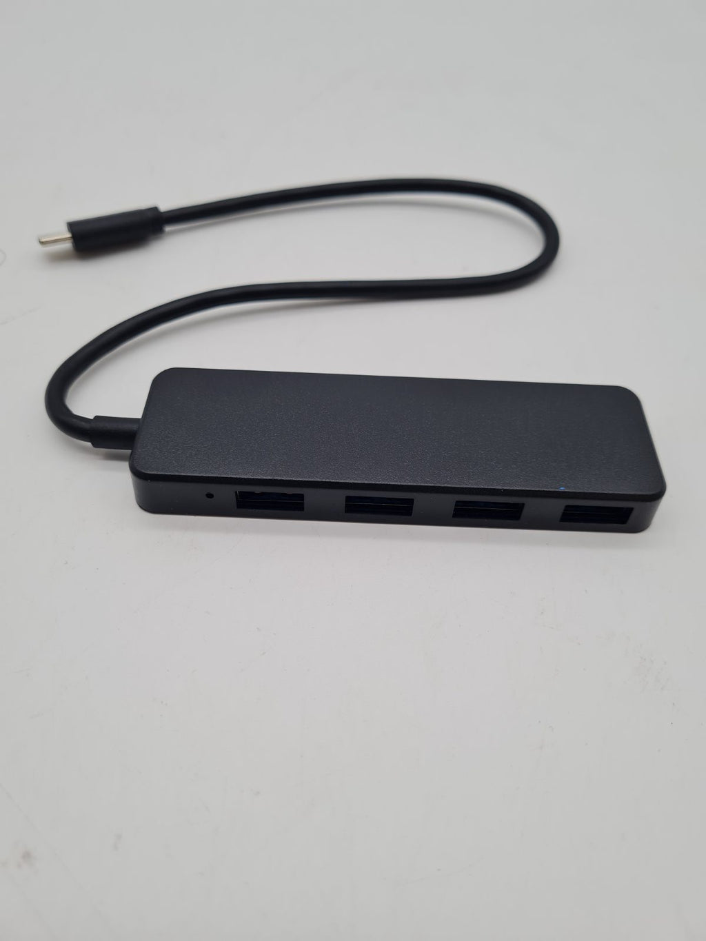 USB-C 3.0 4-Port USB Hub — photograph 1