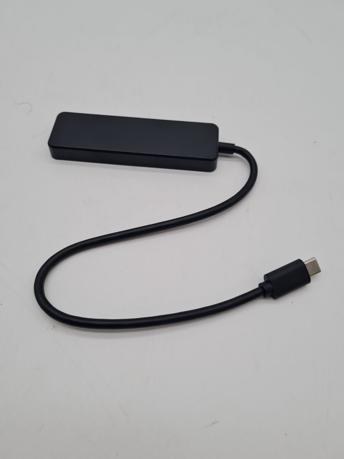 USB-C 3.0 4-Port USB Hub — photograph 2