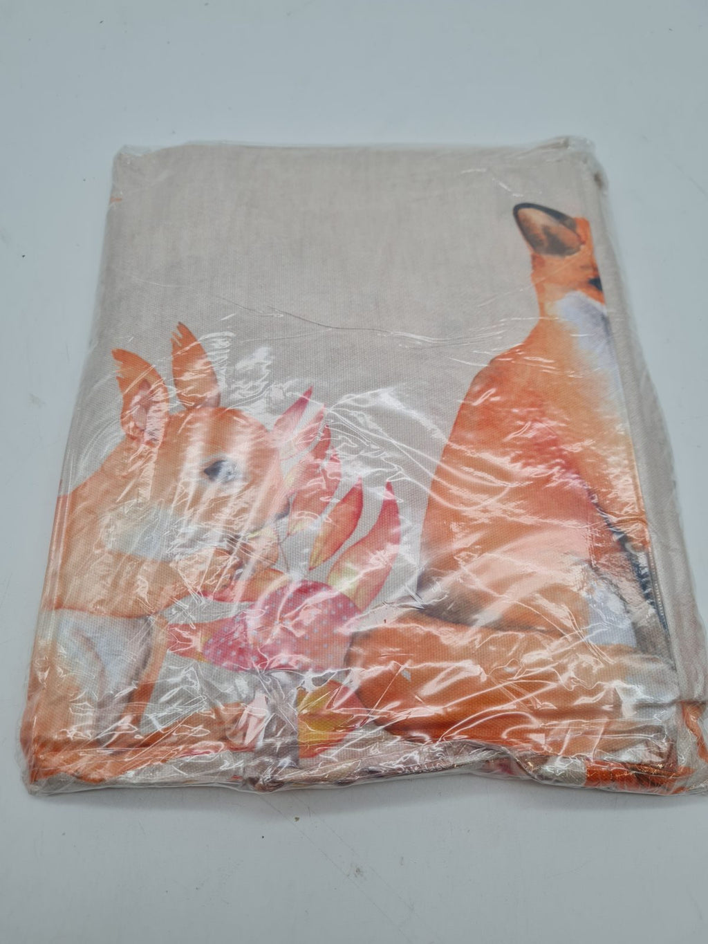 Fox and Squirrel Decorative table cover — photograph 2