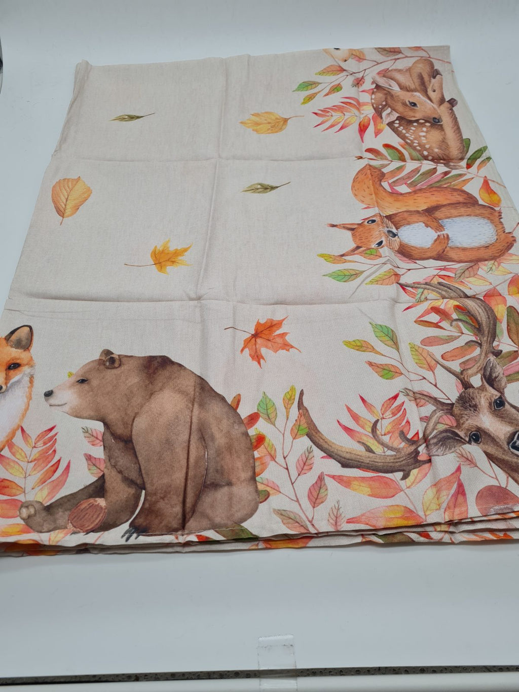 Fox and Squirrel Decorative table cover â€” photograph 1