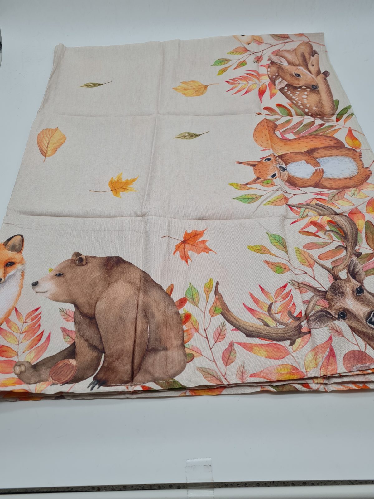 Fox and Squirrel Decorative table cover — photograph 1