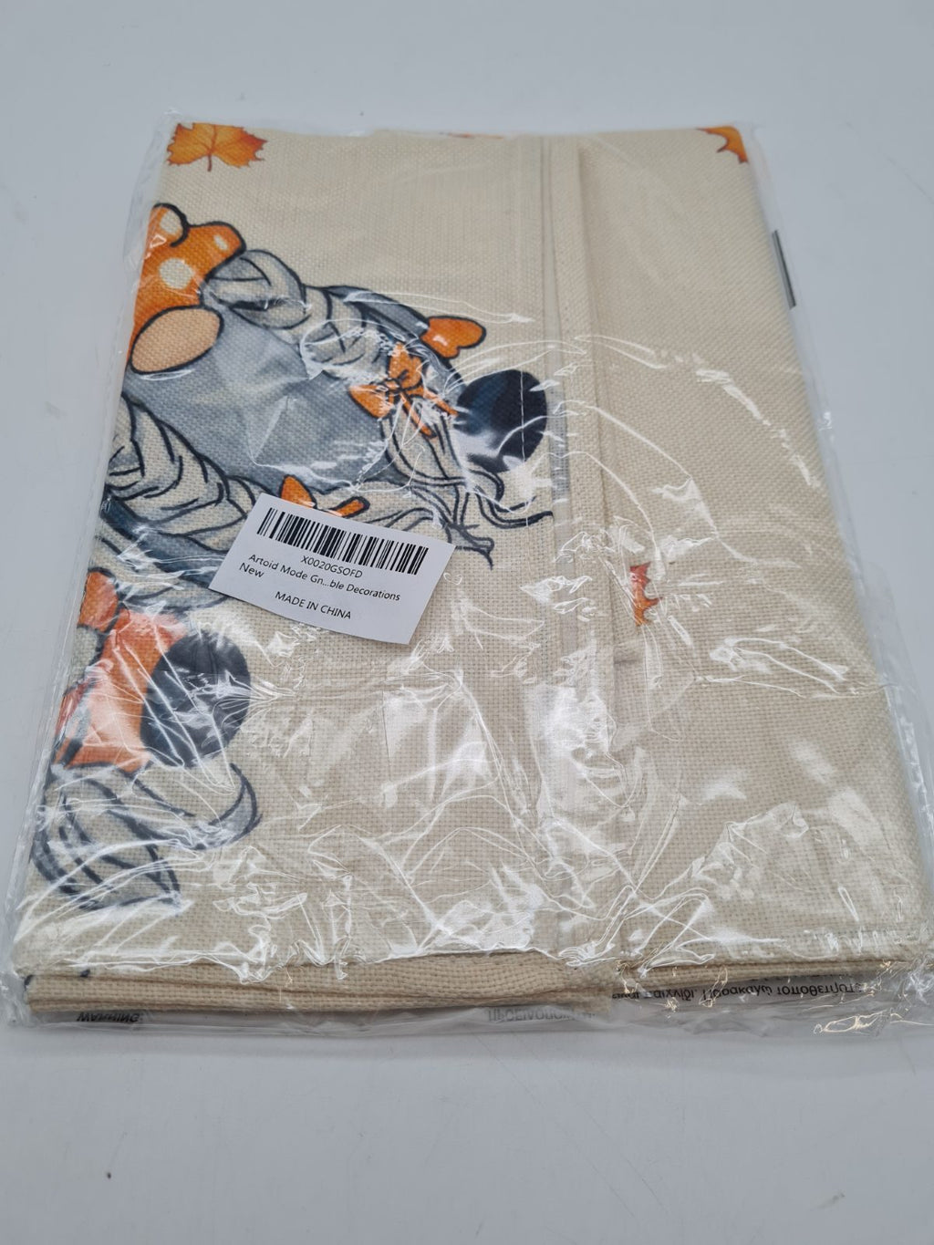 Decorative small table cover — photograph 2